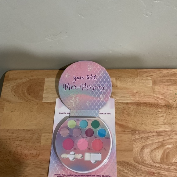 Lip Smackers Sparkle and Shine Mermaid Glitter Palette with eyeshadows + blush. - Picture 3 of 5